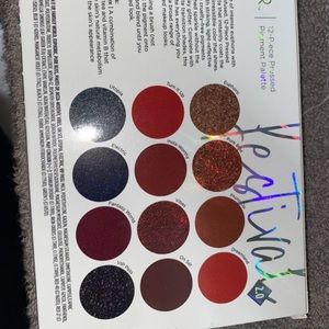 Eyeshadow palette PUR
